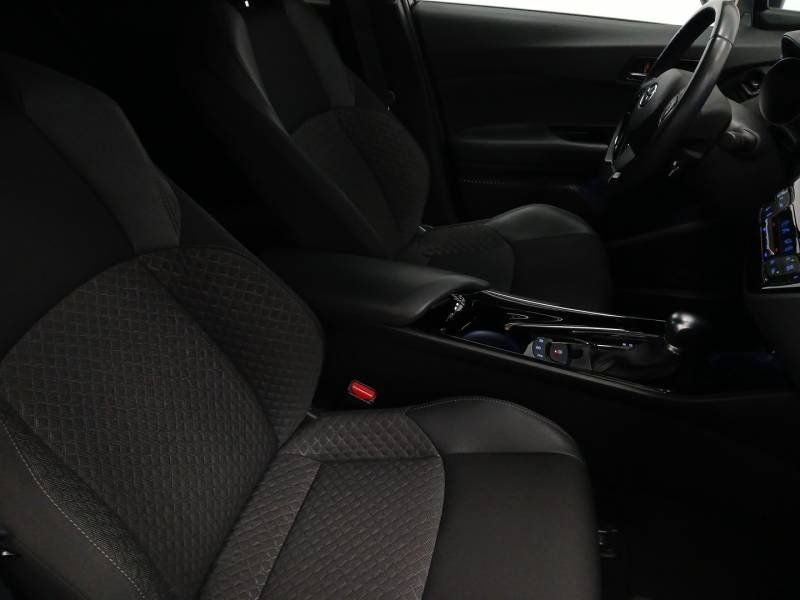 Toyota C-HR - Photo 12