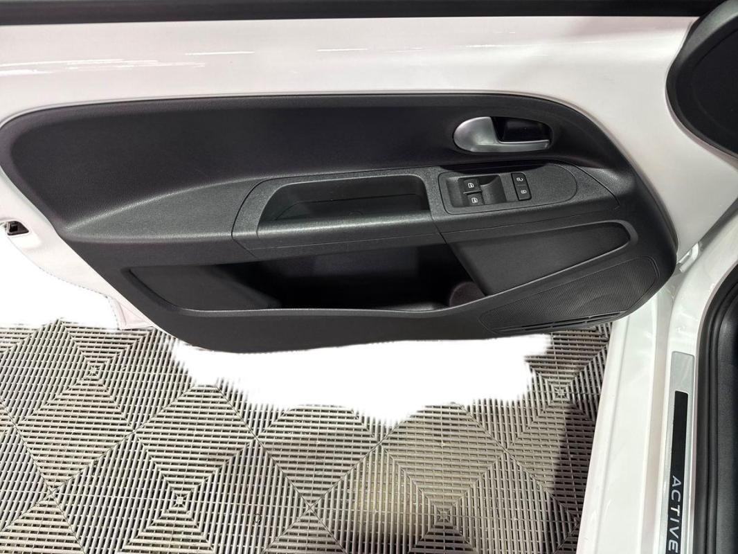 Volkswagen Up! - Photo 15