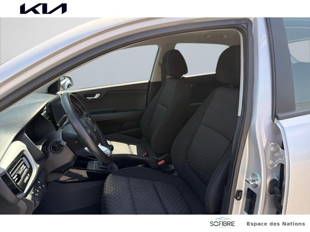 Kia Rio - Photo 11