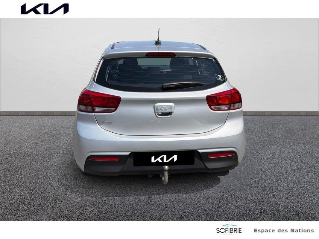 Kia Rio - Photo 13