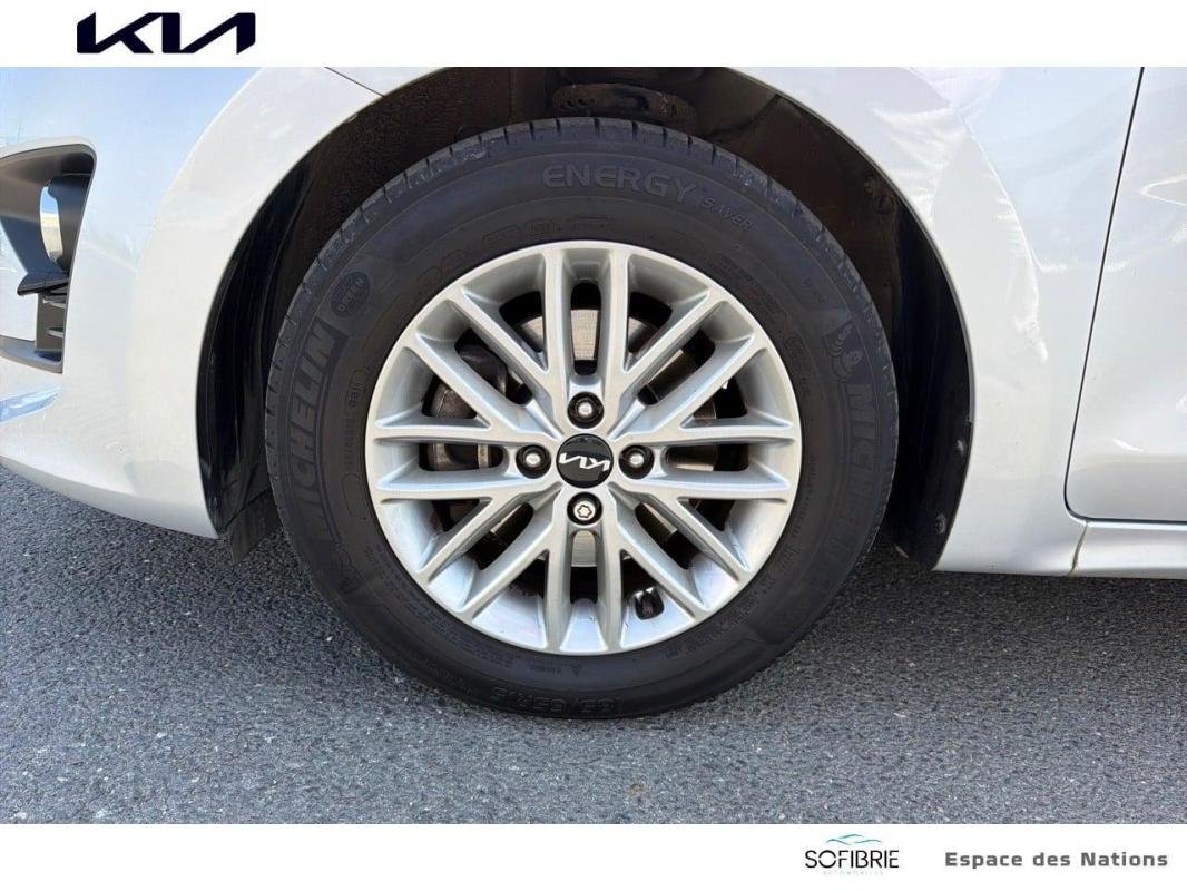Kia Rio - Photo 15