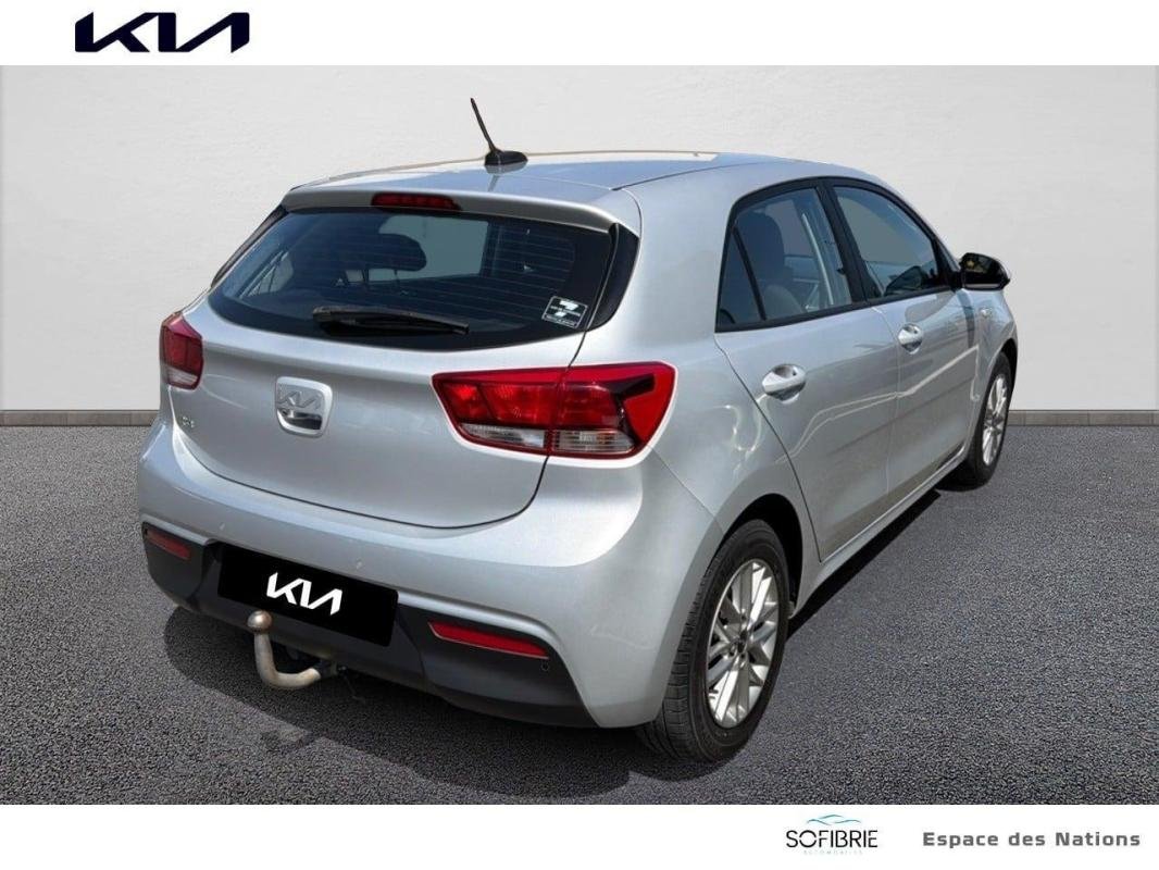Kia Rio - Photo 17