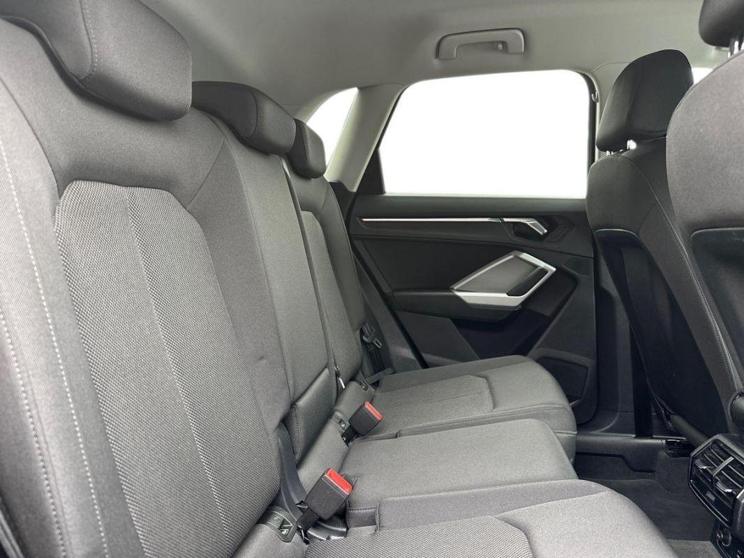 Audi Q3 - Photo 21