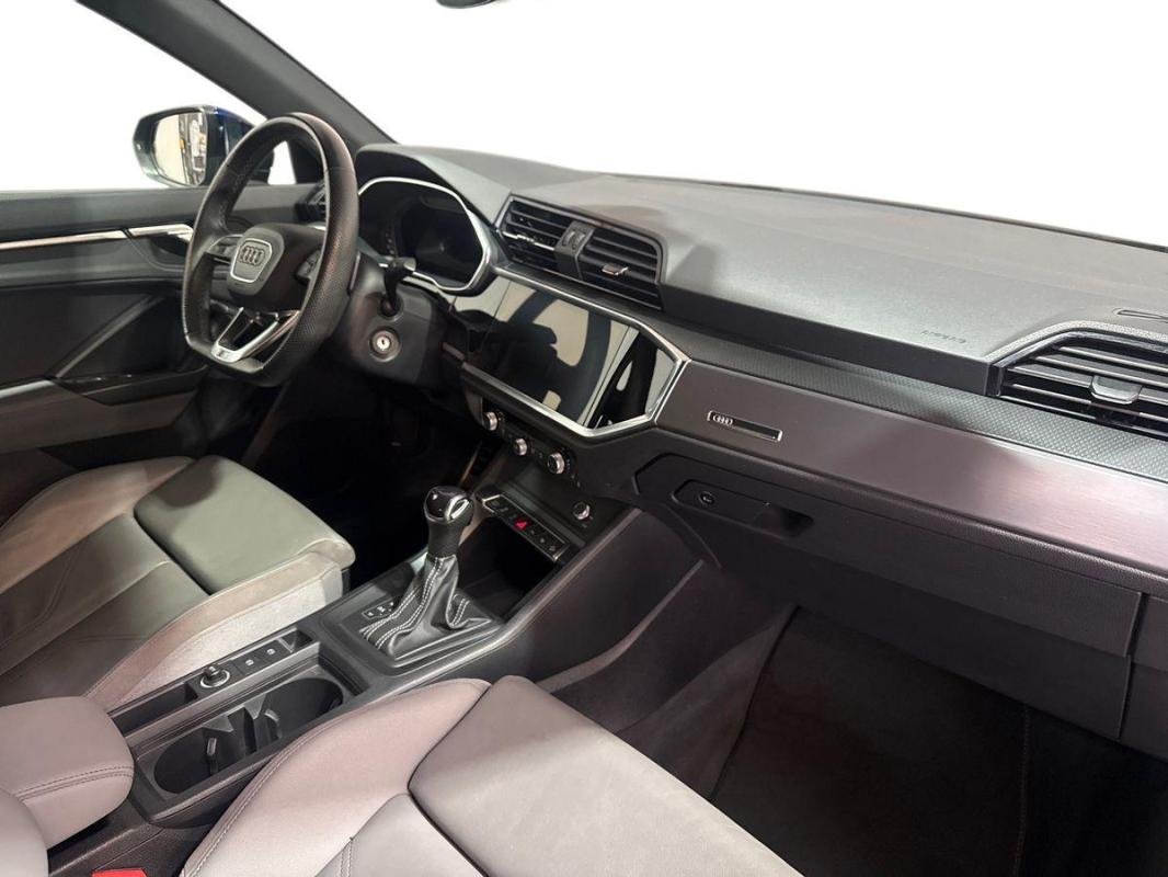 Audi Q3 - Photo 13