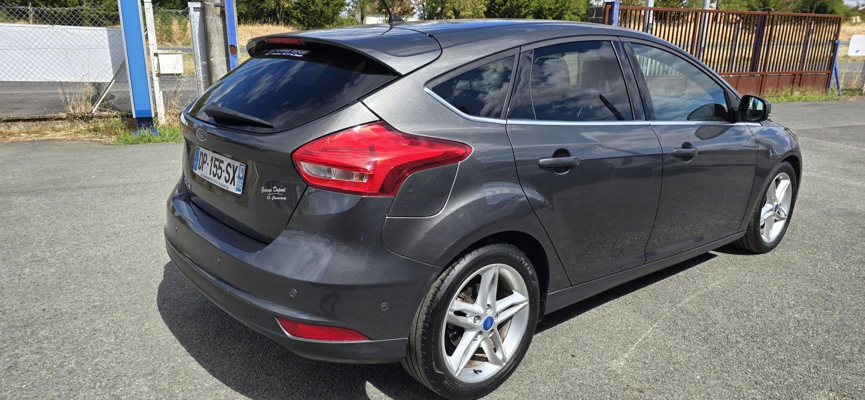 Ford Focus - Photo 2
