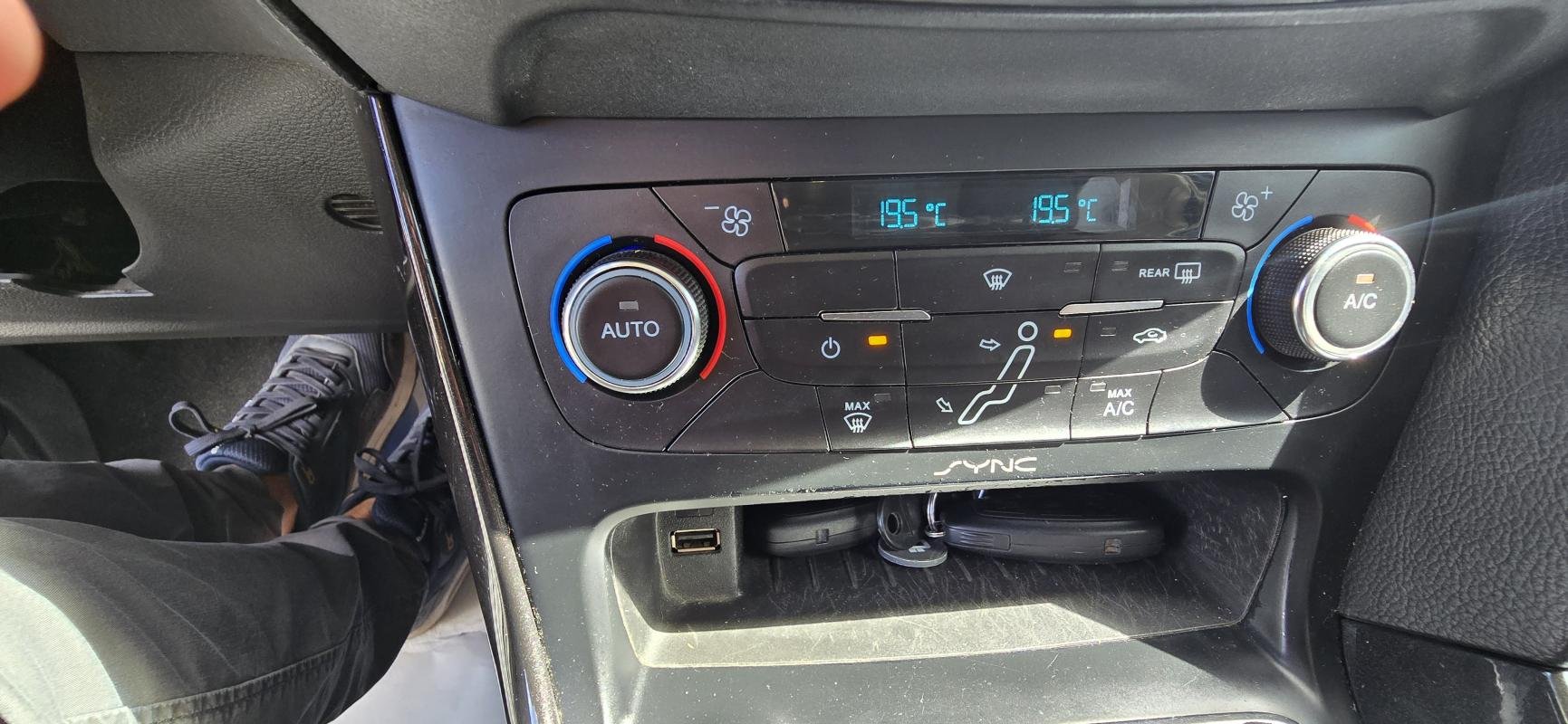 Ford Focus - Photo 10