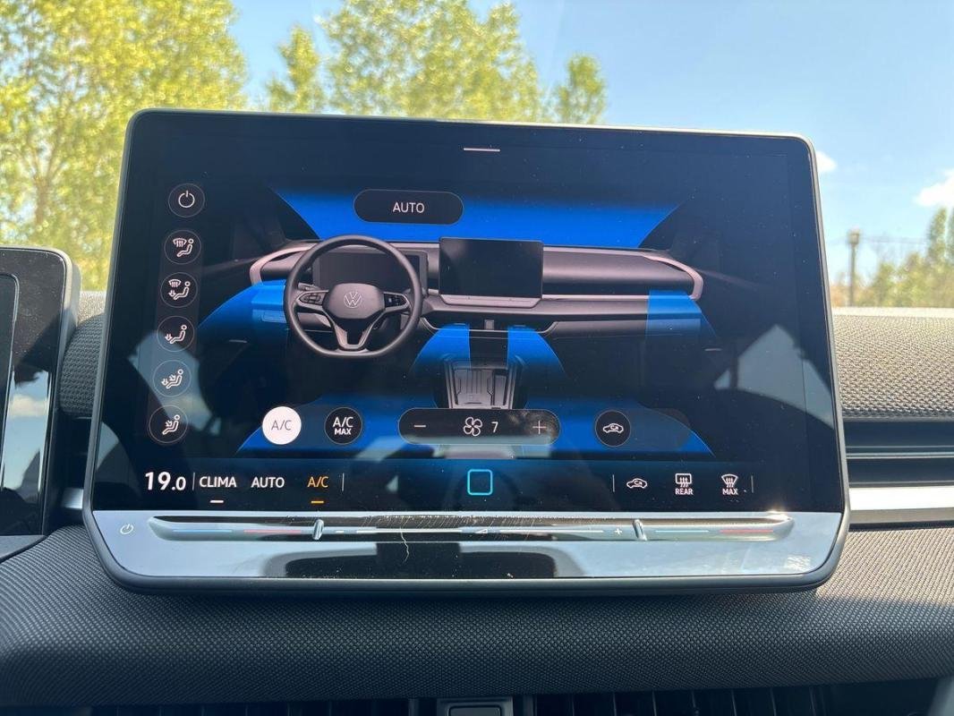 Volkswagen T-Roc - Photo 19