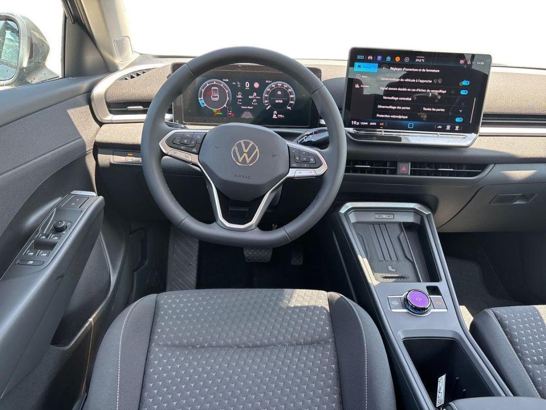 Volkswagen T-Roc - Photo 24