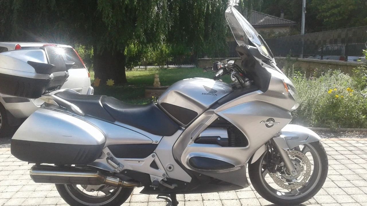 Honda ST - Photo 1