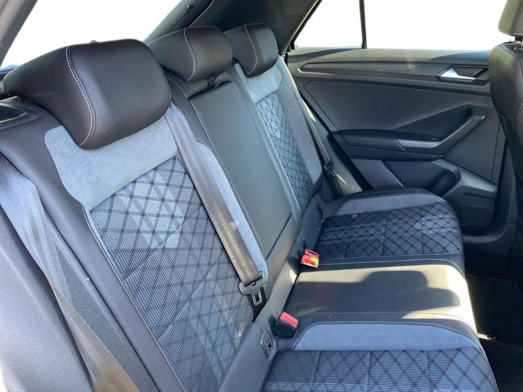 Volkswagen T-Roc - Photo 23