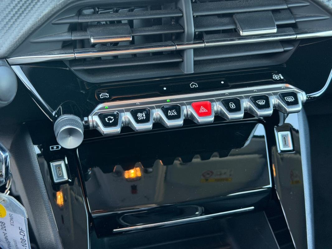 Peugeot 208 - Photo 14