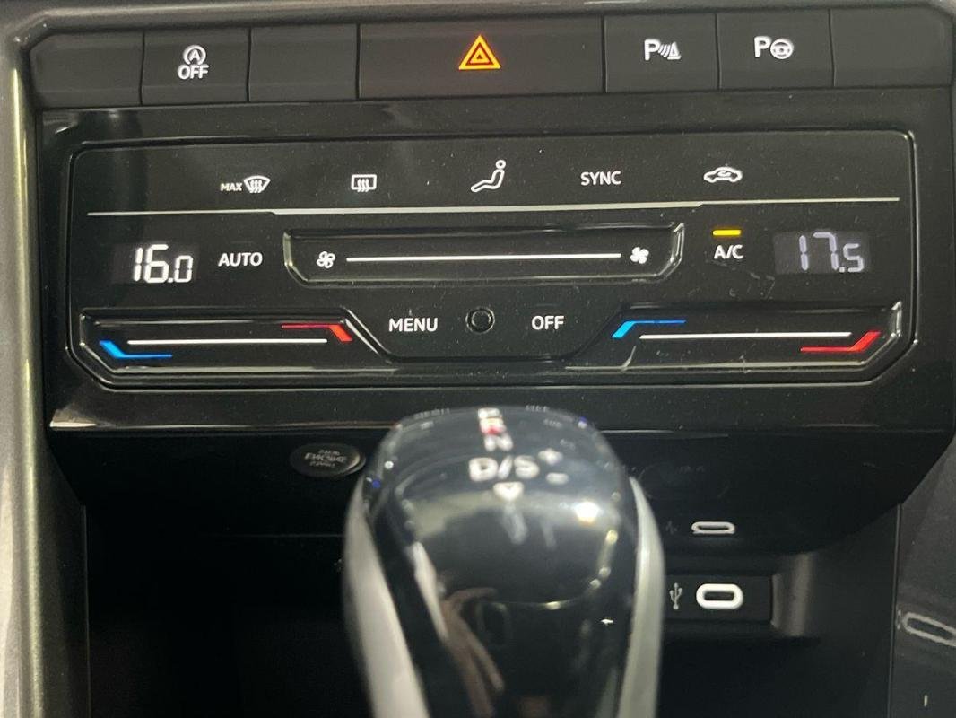 Volkswagen T-Roc - Photo 19