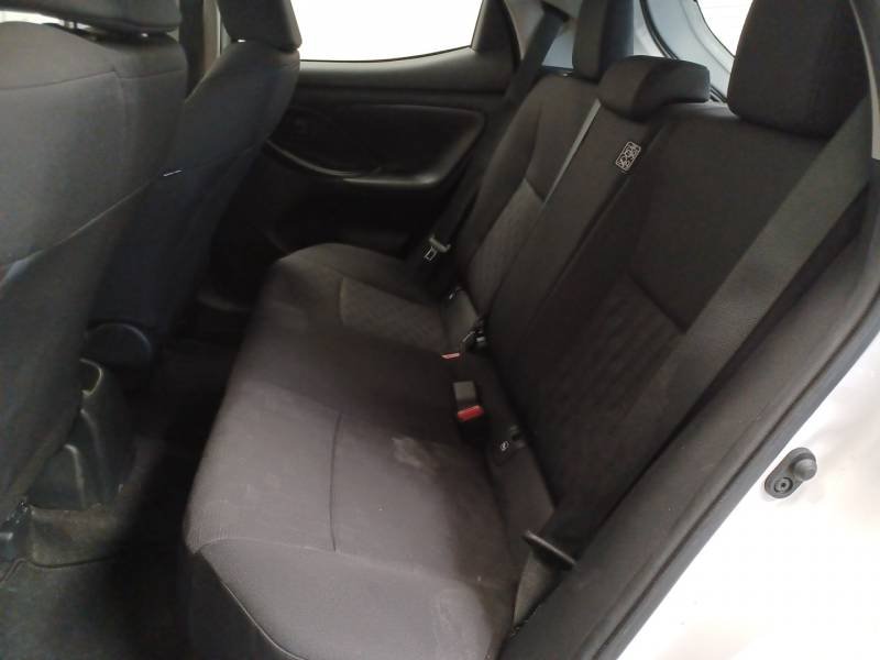 Toyota Yaris - Photo 13