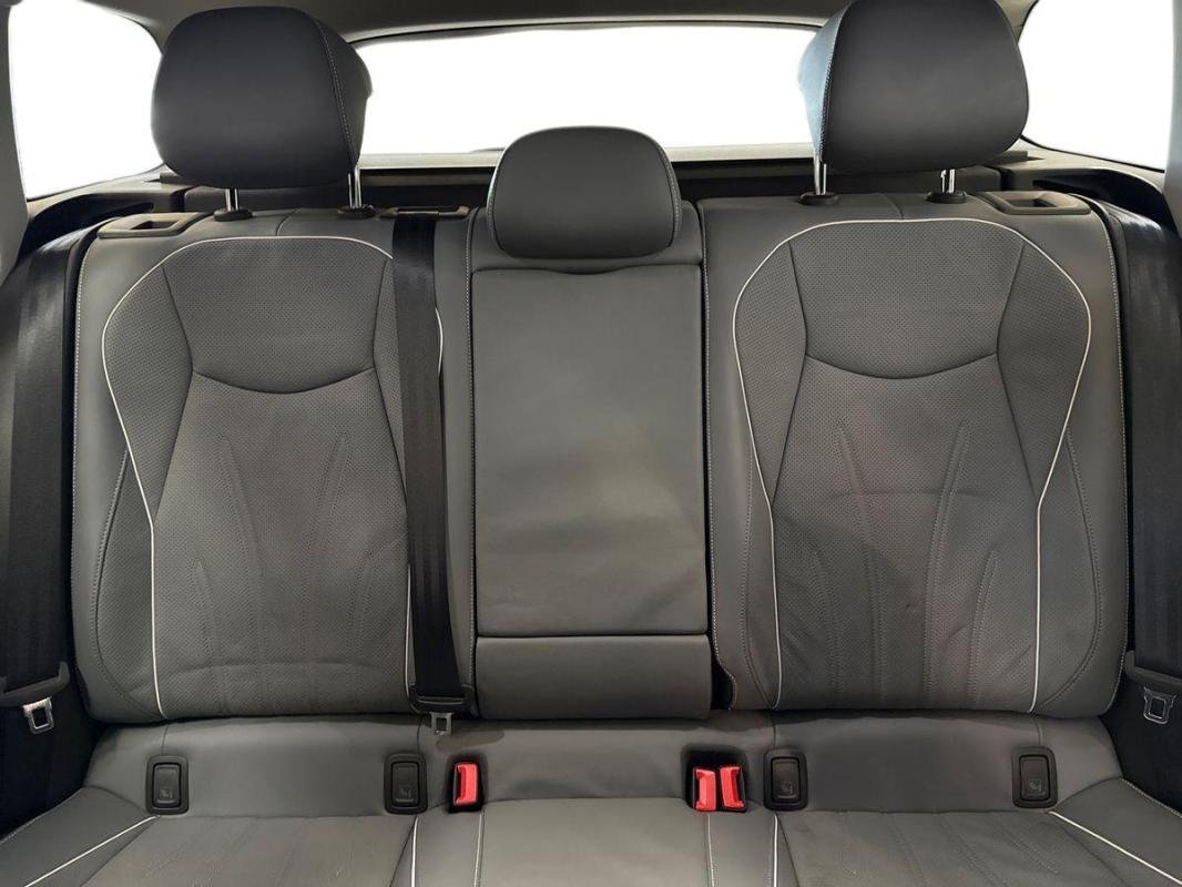 Volkswagen Passat - Photo 22