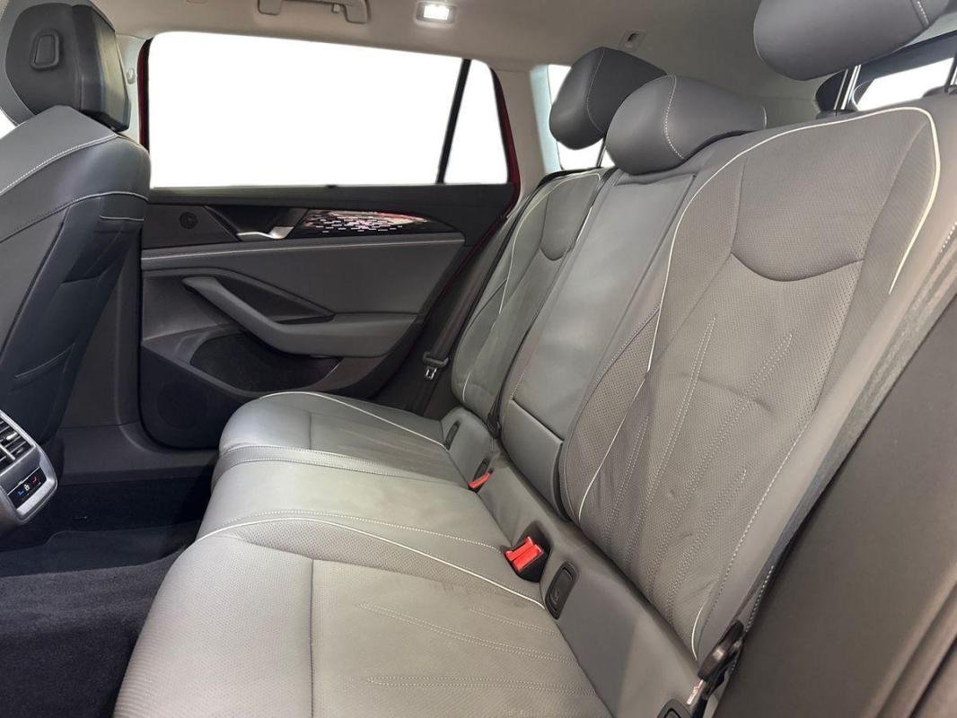 Volkswagen Passat - Photo 23