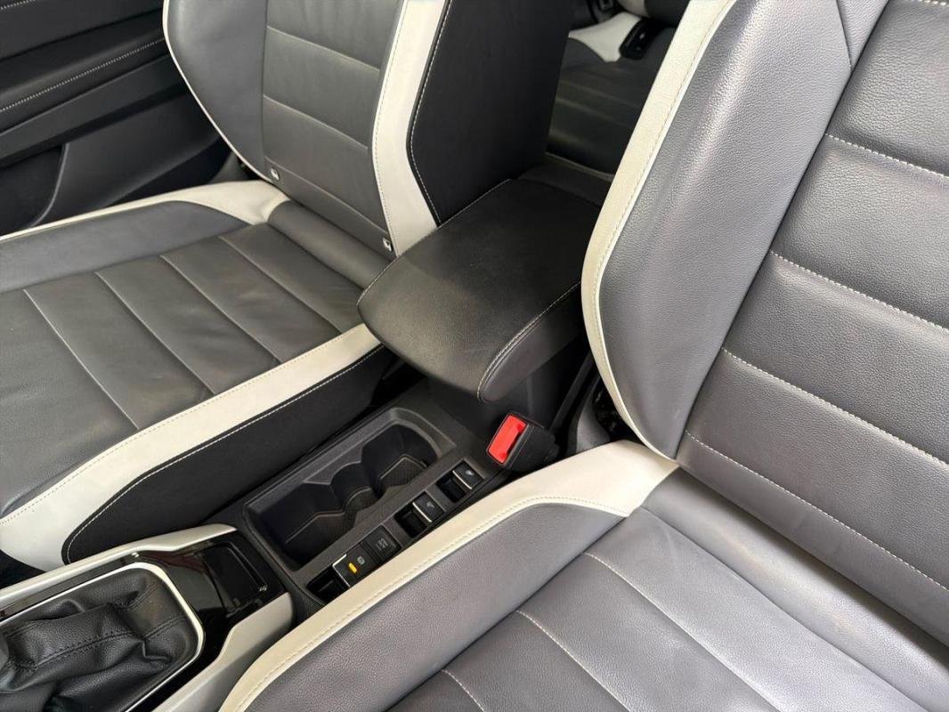 Volkswagen T-Roc - Photo 12