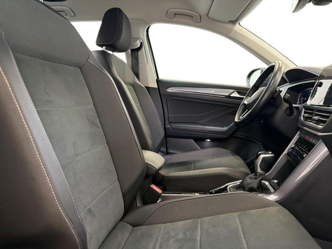 Volkswagen T-Roc - Photo 13