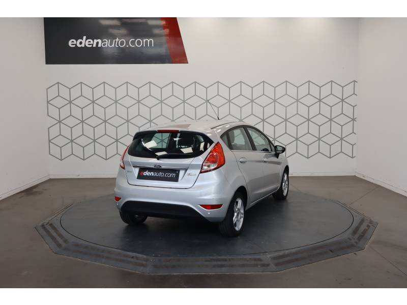 Ford Fiesta - Photo 2