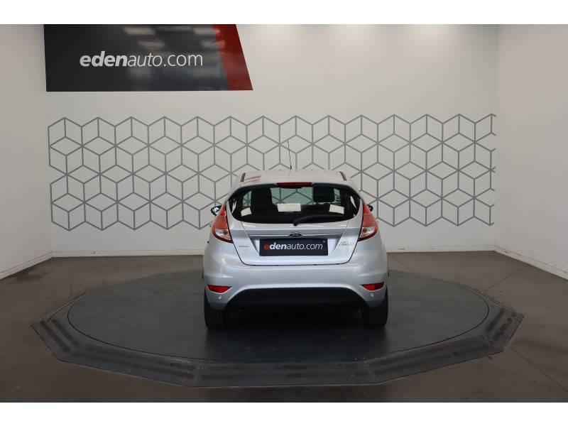 Ford Fiesta - Photo 6