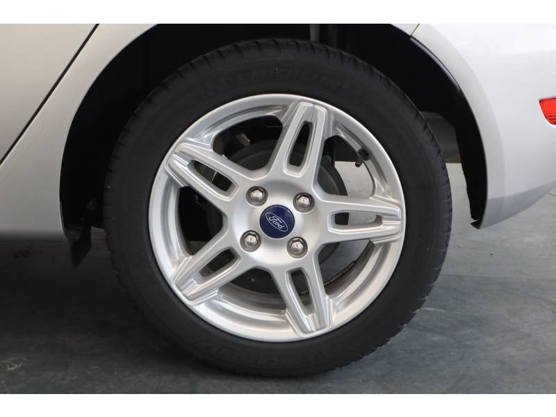 Ford Fiesta - Photo 7