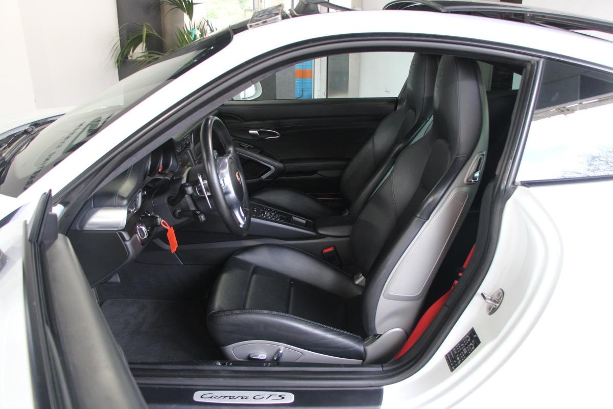Porsche 911 - Photo 9