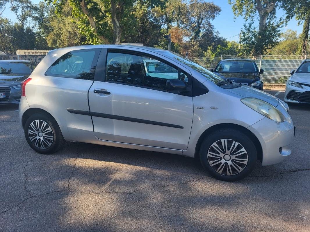 Toyota Yaris - Photo 3