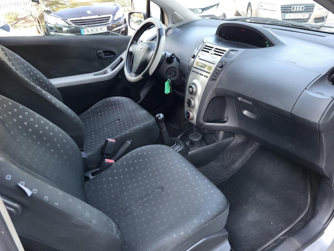 Toyota Yaris - Photo 9