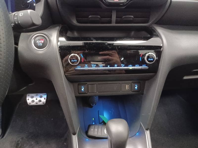 Toyota Yaris - Photo 11