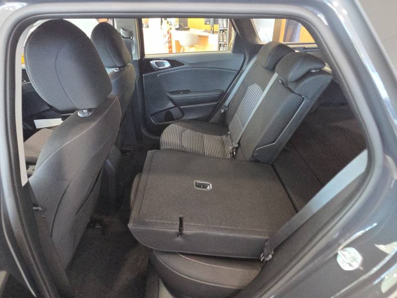 Kia CEED - Photo 33