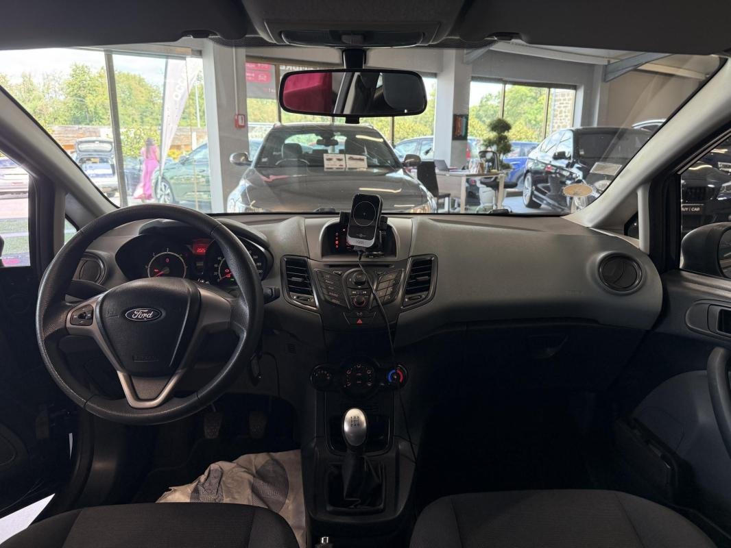 Ford Fiesta - Photo 12