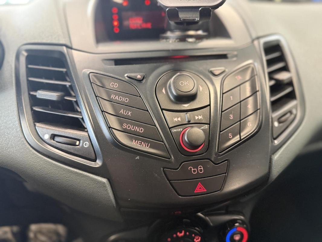 Ford Fiesta - Photo 15