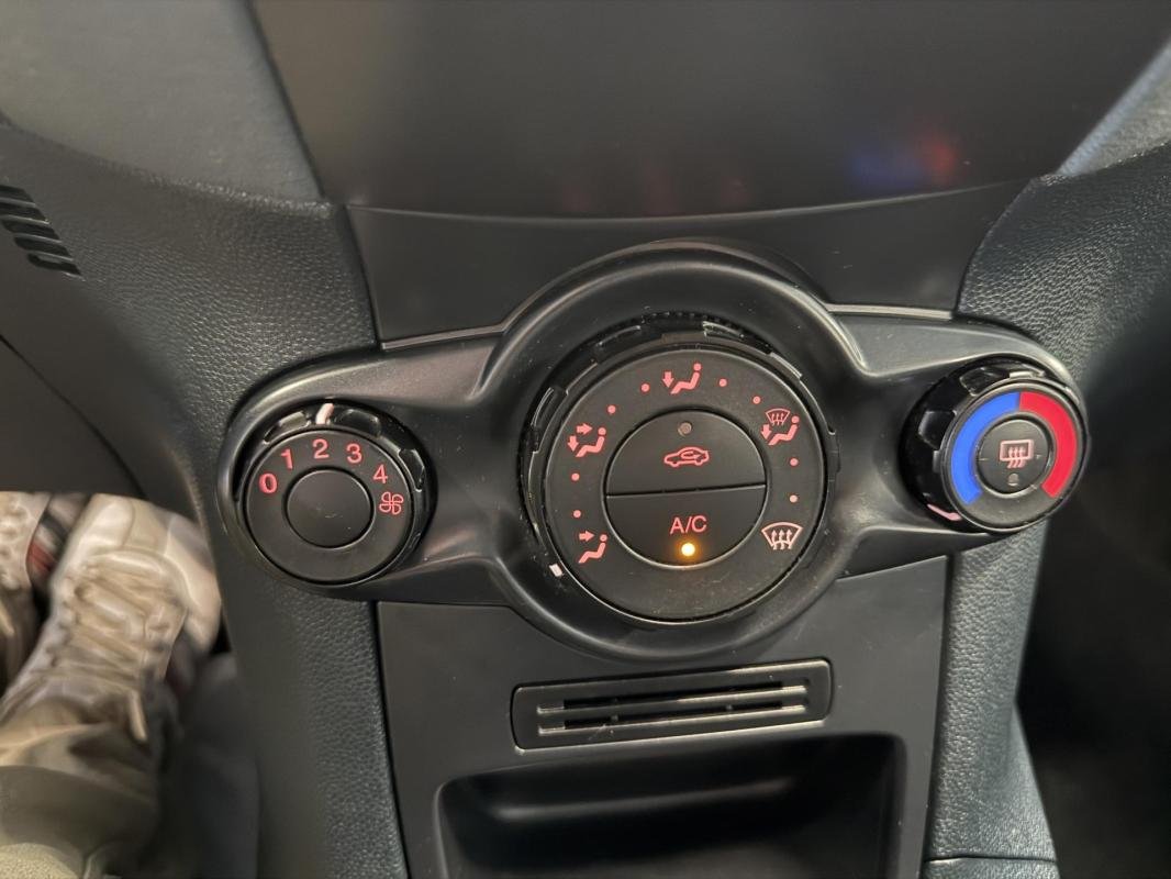 Ford Fiesta - Photo 16