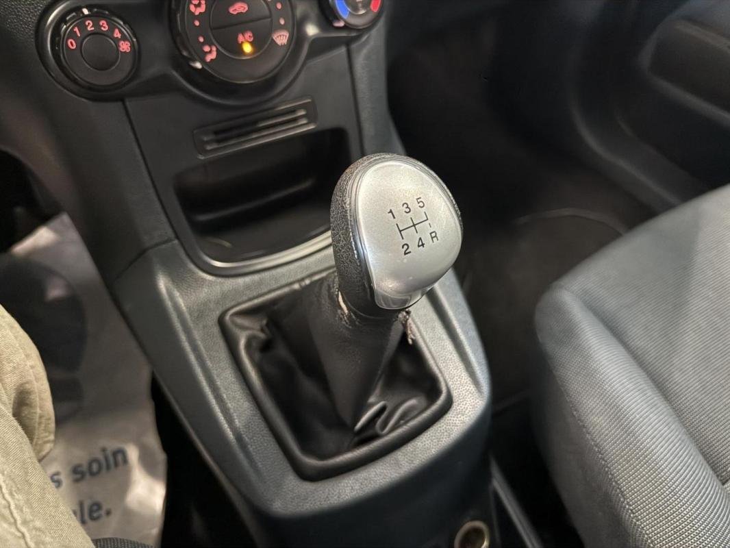 Ford Fiesta - Photo 17