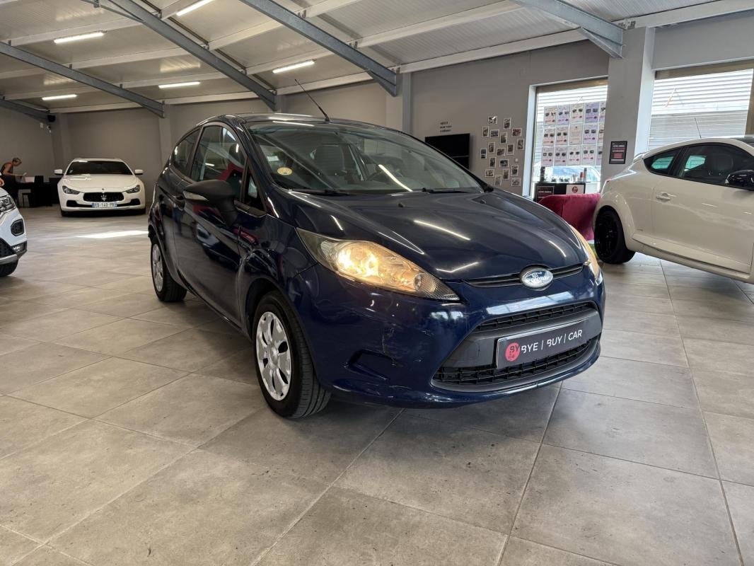 Ford Fiesta - Photo 2