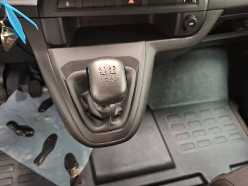 Peugeot Traveller - Photo 20