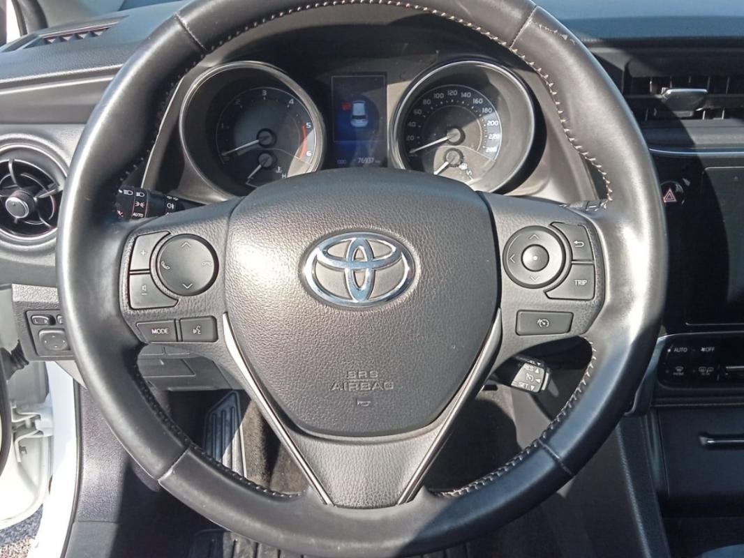 Toyota Auris - Photo 12