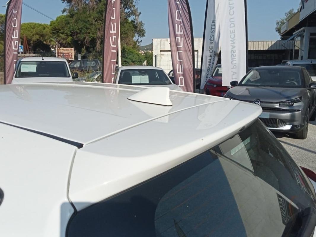 Toyota Auris - Photo 37