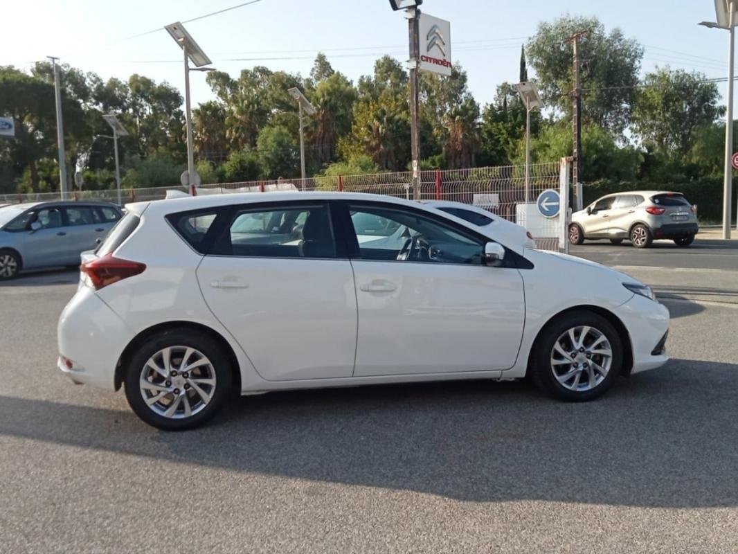 Toyota Auris - Photo 42
