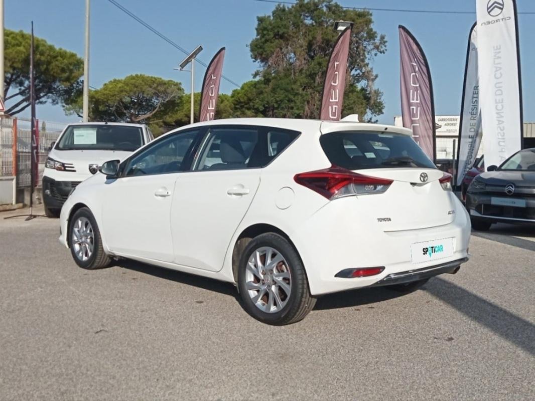 Toyota Auris - Photo 44
