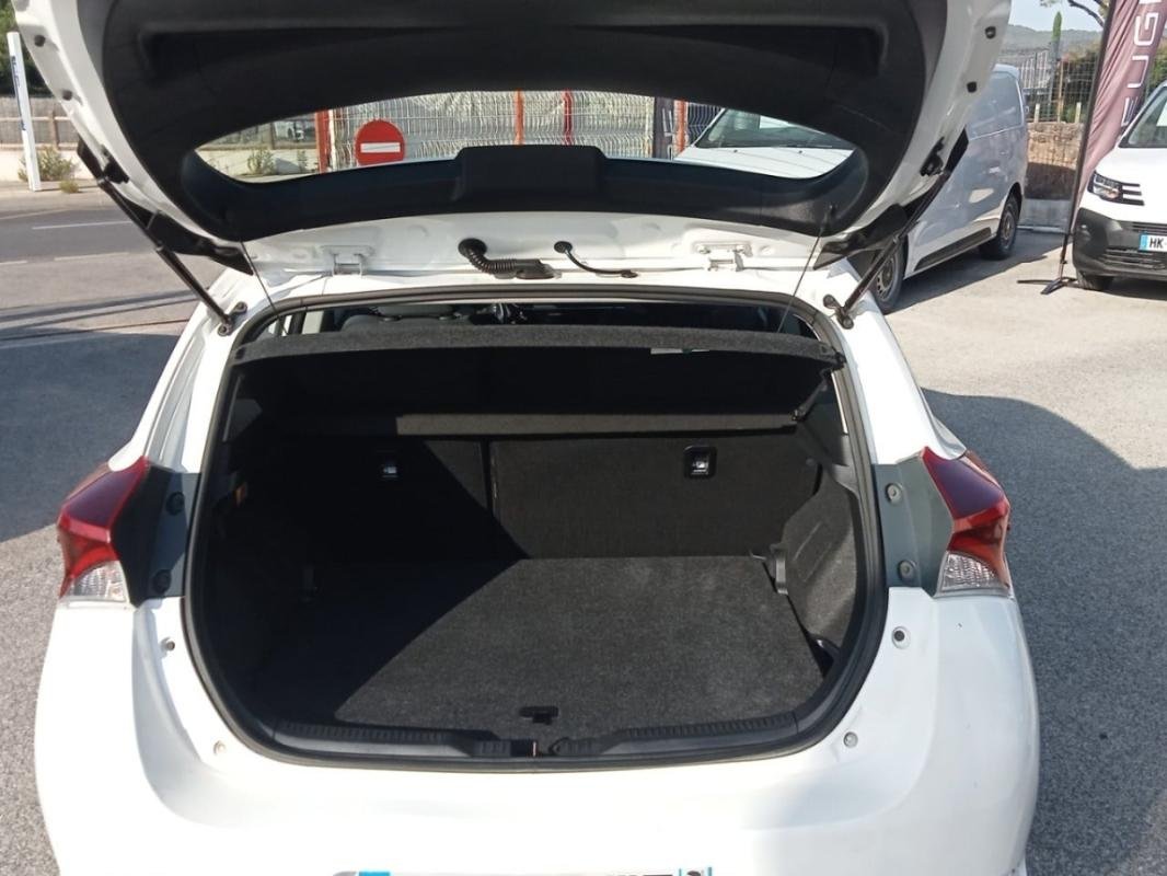 Toyota Auris - Photo 6