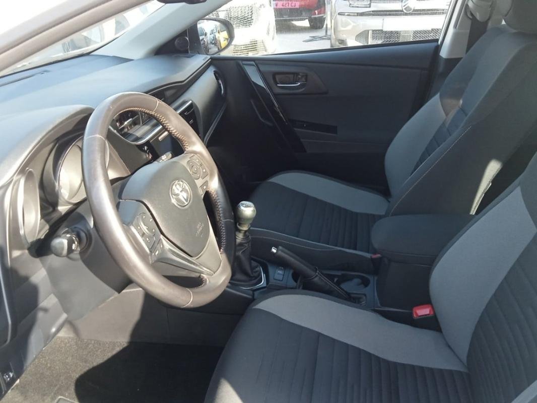 Toyota Auris - Photo 9