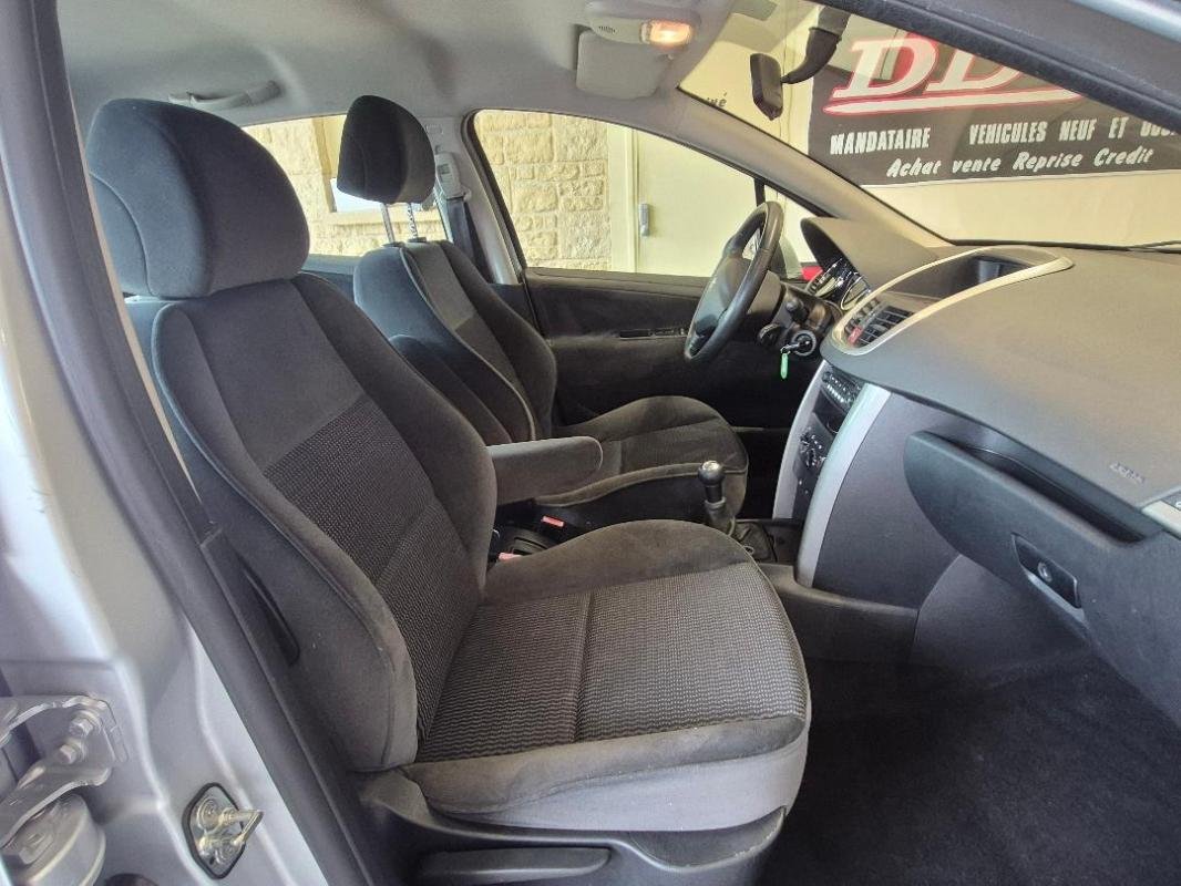 Peugeot 207 - Photo 12