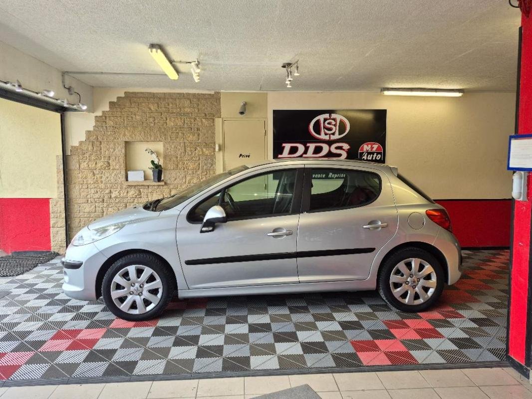 Peugeot 207 - Photo 2