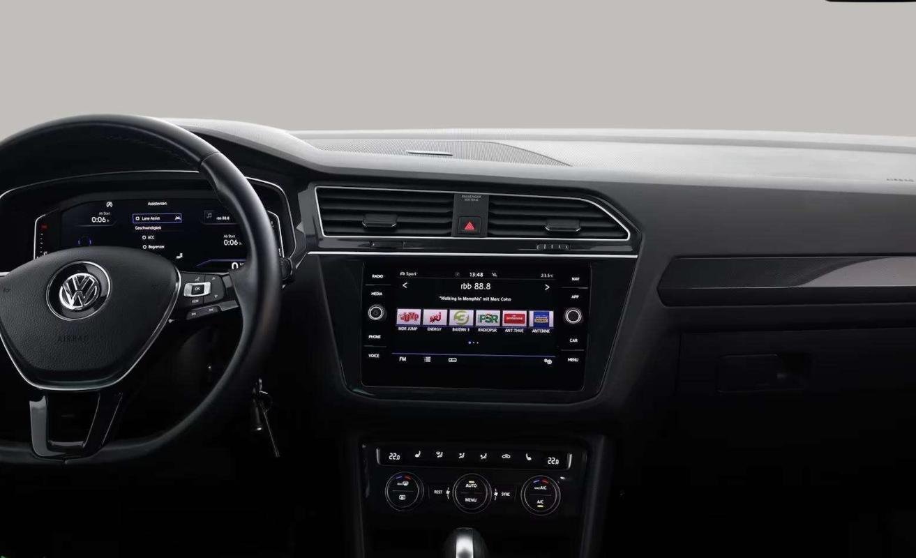 Volkswagen Tiguan - Photo 11