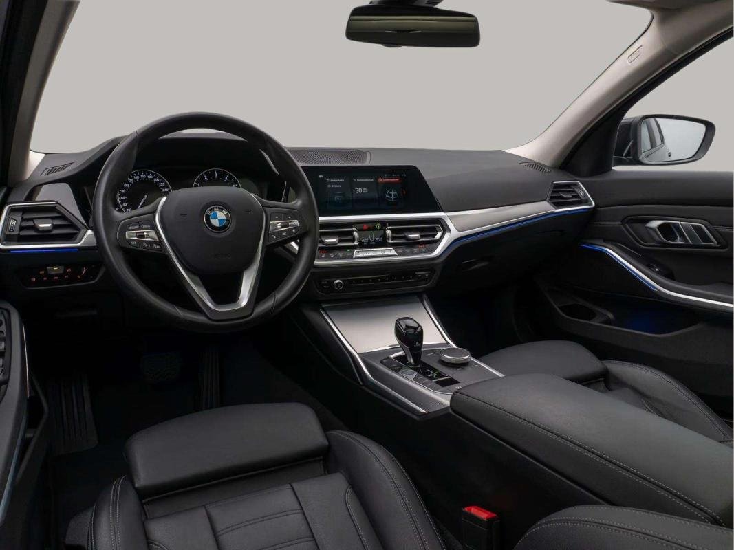 BMW Série 3 - Photo 18