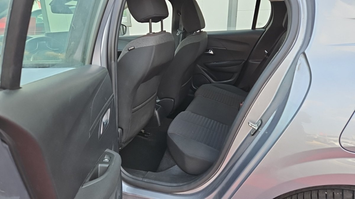 Peugeot 208 - Photo 11