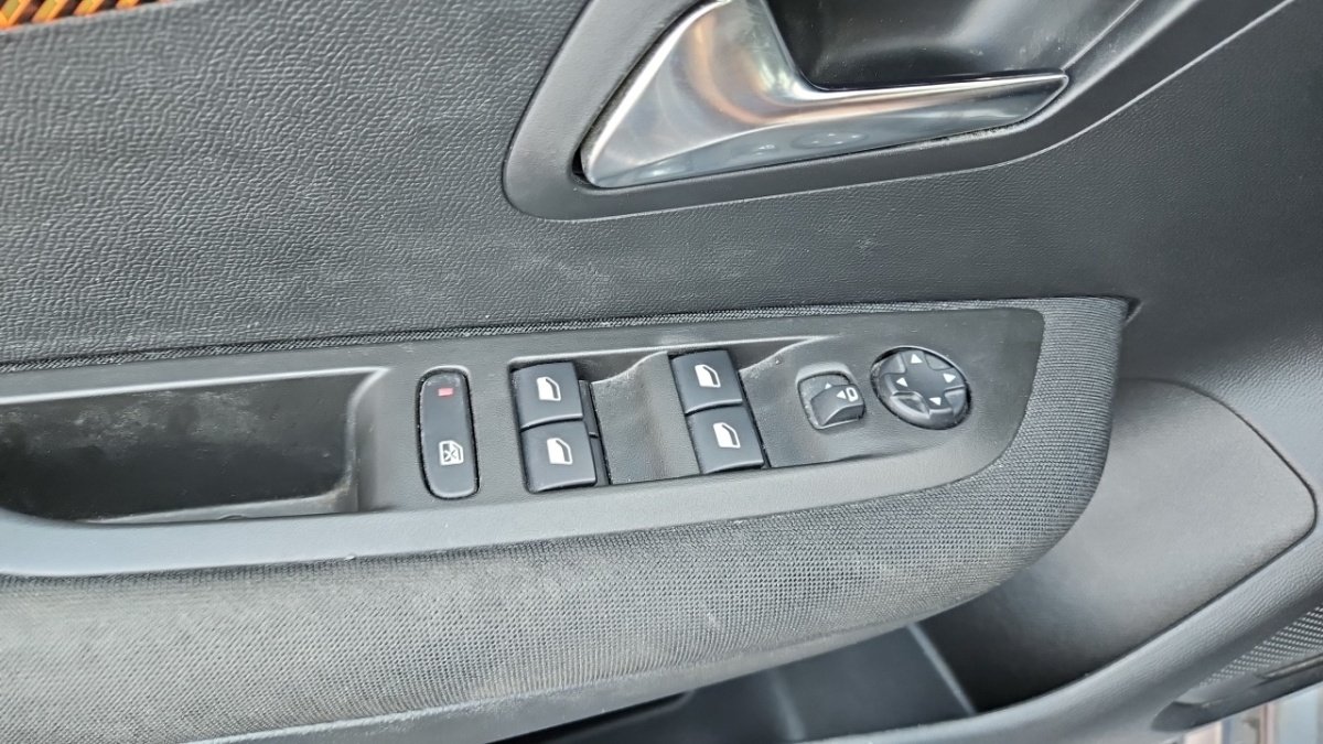 Peugeot 208 - Photo 26