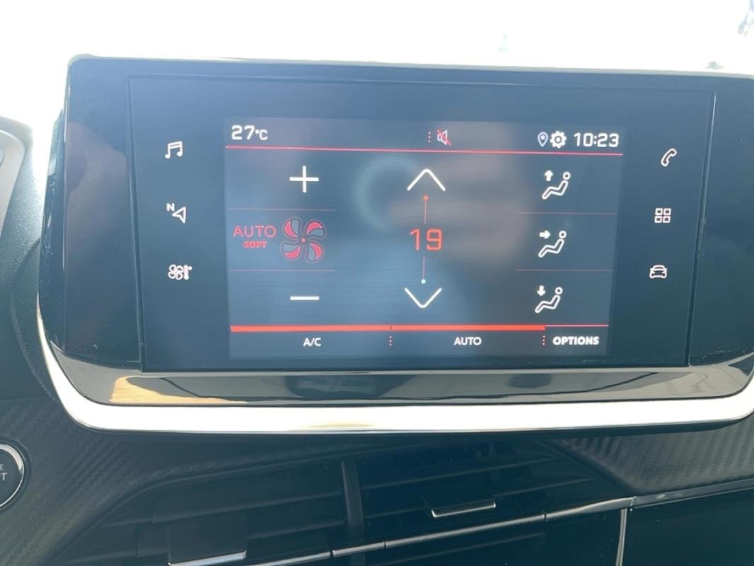 Peugeot 208 - Photo 17