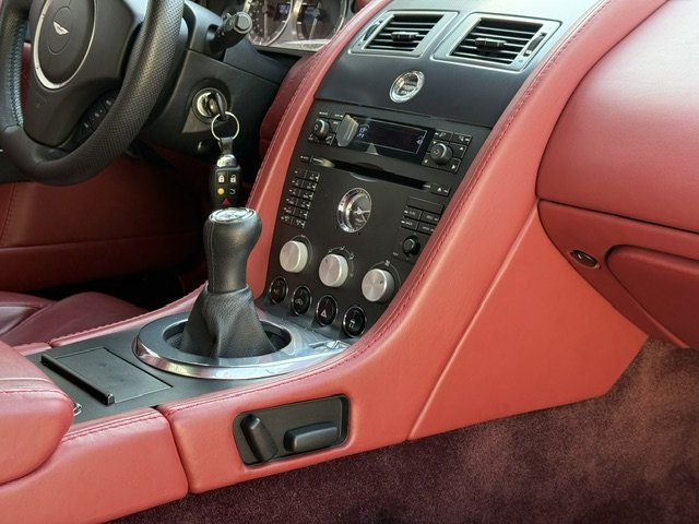 Aston Martin Vantage - Photo 13