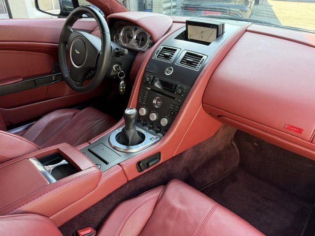 Aston Martin Vantage - Photo 14